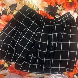 Black hot topic skirt. Great condition